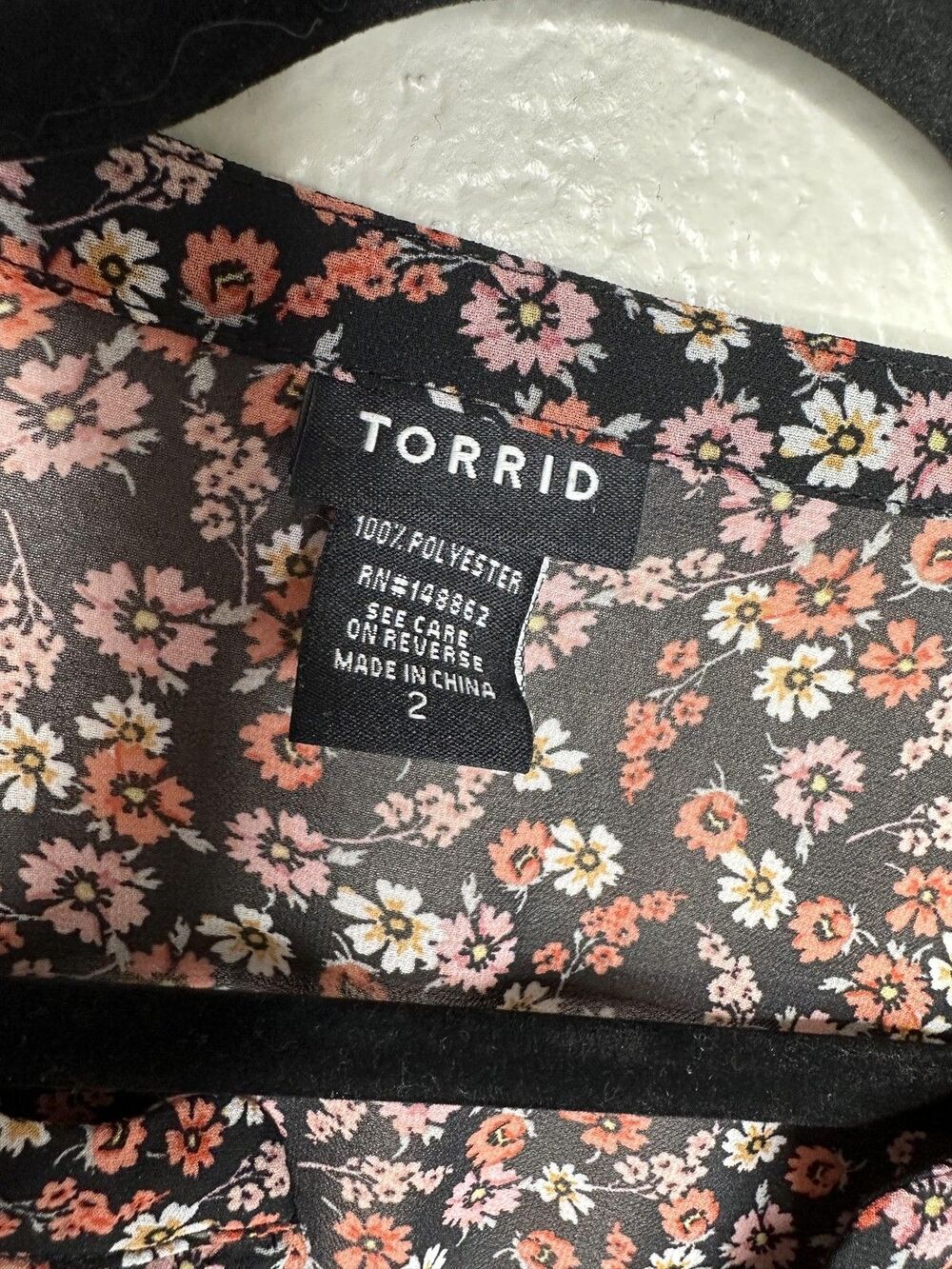 Torrid Shirt Womens 2X Black Floral Ruffle V Neck Smocked Waist Peplum Ditsy - Picture 3 of 4
